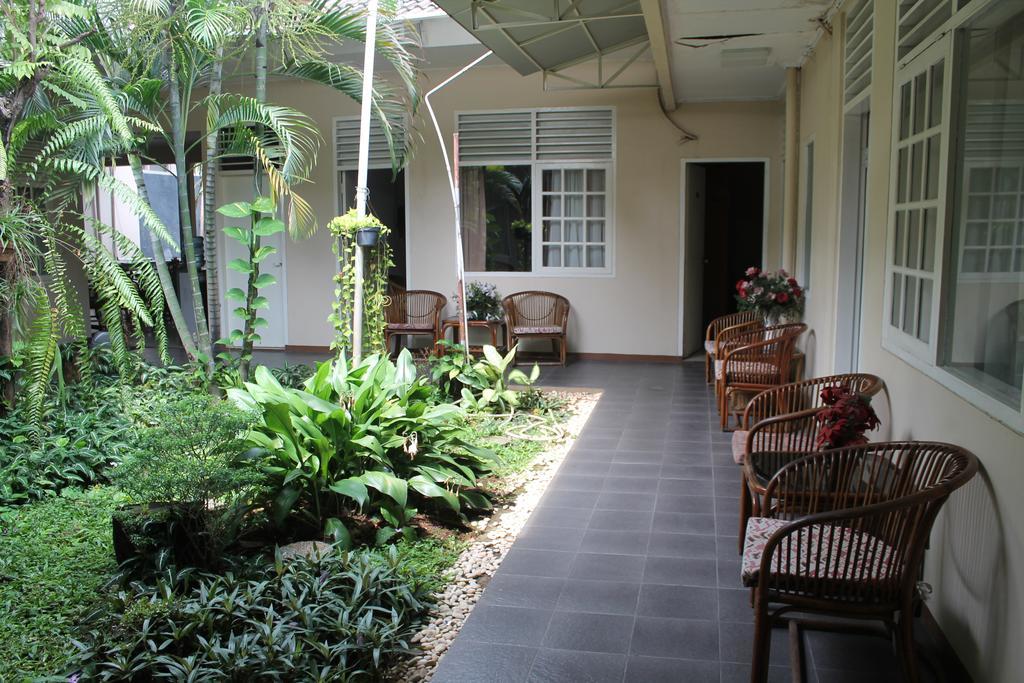 Gondia Guesthouse จาการ์ตา ภายนอก รูปภาพ
