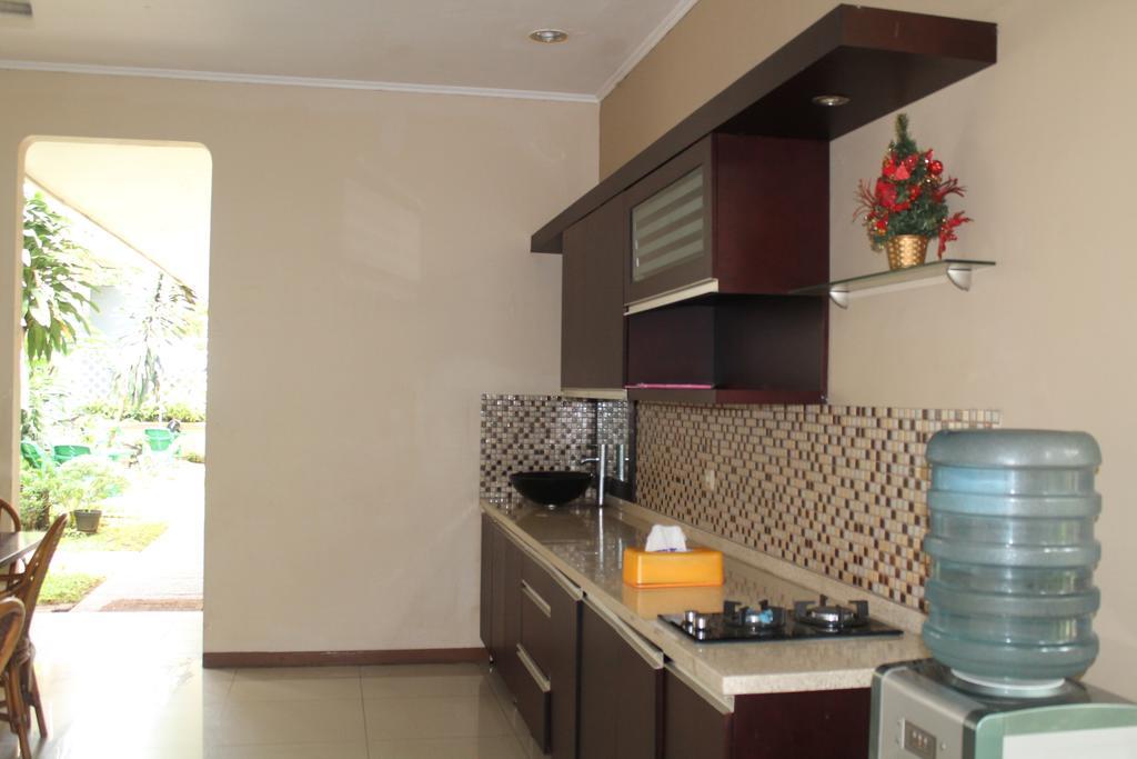 Gondia Guesthouse จาการ์ตา ภายนอก รูปภาพ