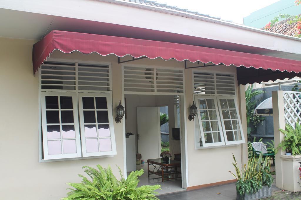 Gondia Guesthouse จาการ์ตา ภายนอก รูปภาพ